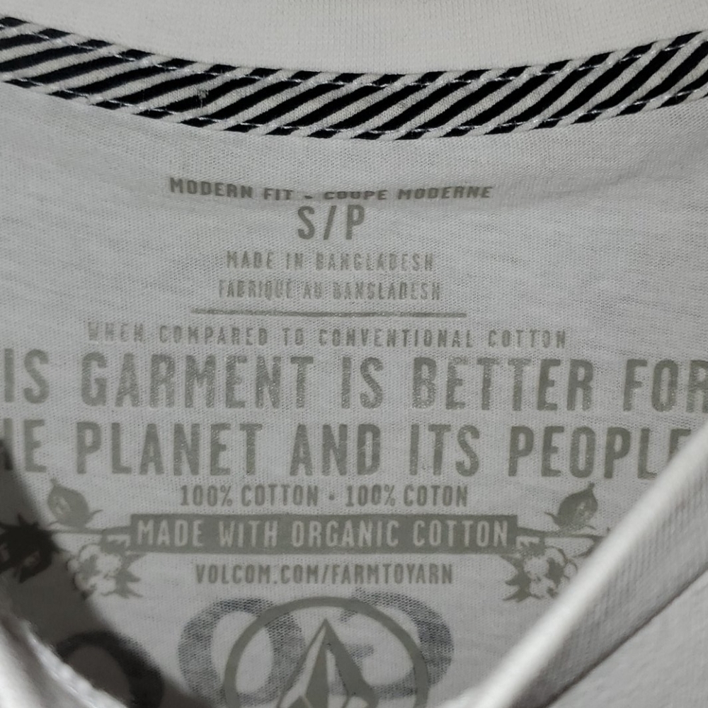 Volcom tee NWOT - Picture 3 of 4